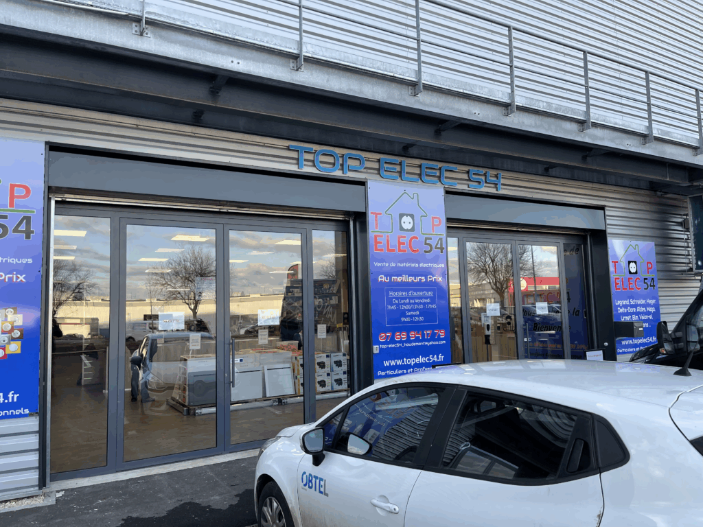 Rideaux métalliques Houdemont magasin 3x3m électriques MAN OF STYLE bardage renforts soudés